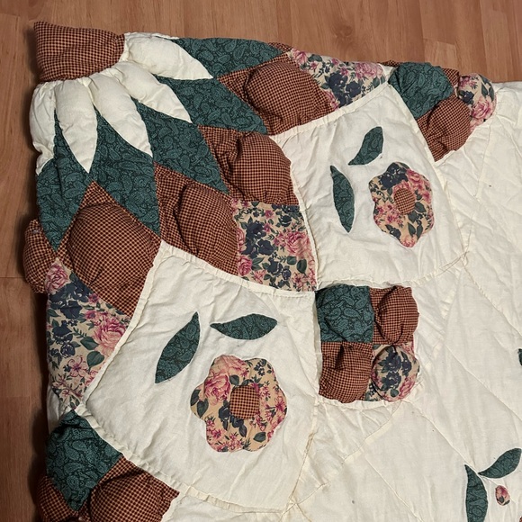 Vintage Queen Size Floral Quilt - Picture 4 of 10